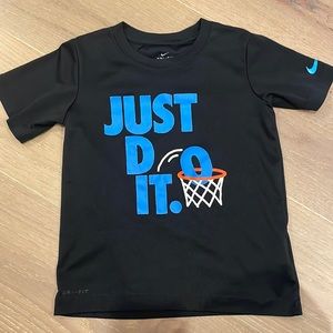 Nike Dry fit T-shirt  Boys size 6